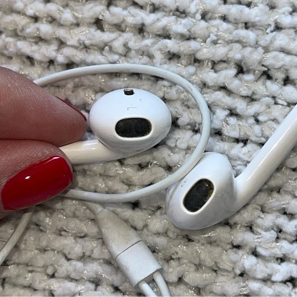 Apple White Wired Earbuds with original aux